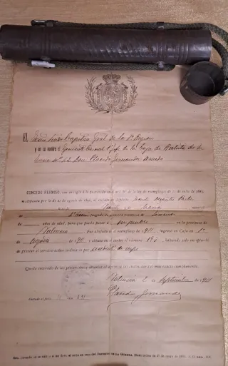 Porta Documentos Militar con documento antiguo