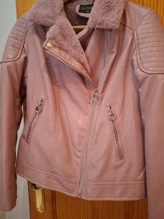 Cazadora polipiel forrada rosa