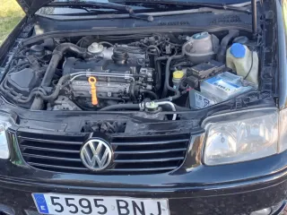 Volkswagen Polo Negro