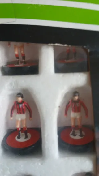 Subbuteo Milan Ref 057  5 omini incollati