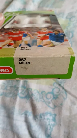 Subbuteo Milan Ref 057  5 omini incollati
