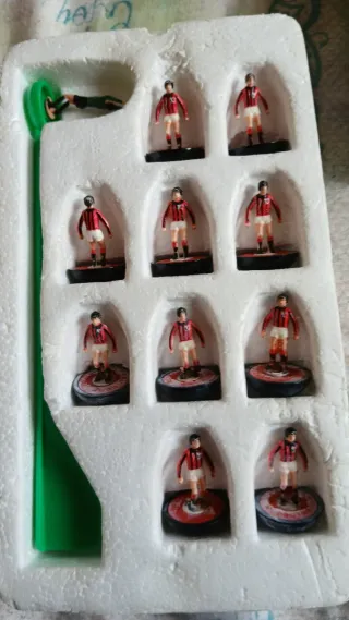 Subbuteo Milan Ref 057  5 omini incollati