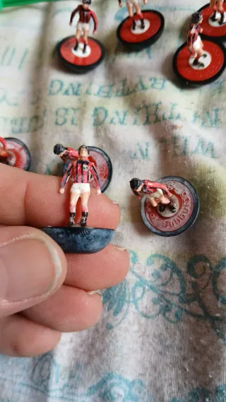 Subbuteo Milan Ref 057  5 omini incollati
