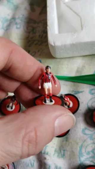 Subbuteo Milan Ref 057  5 omini incollati