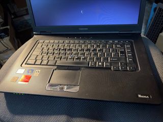 Portátil Toshiba i5 con defecto pantalla