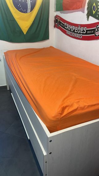 Cama nido con 2 colchones, somier y estantería