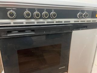 Cocina Gas y Eléctrica Blanca