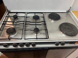Cocina Gas y Eléctrica Blanca