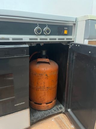 Cocina Gas y Eléctrica Blanca