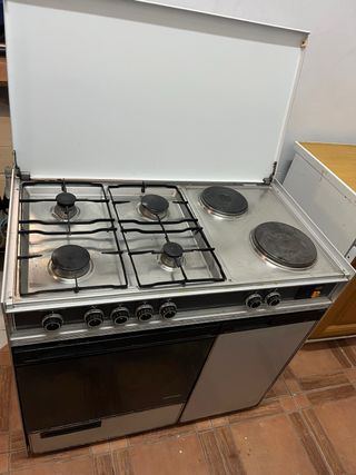 Cocina Gas y Eléctrica Blanca
