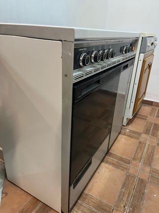 Cocina Gas y Eléctrica Blanca