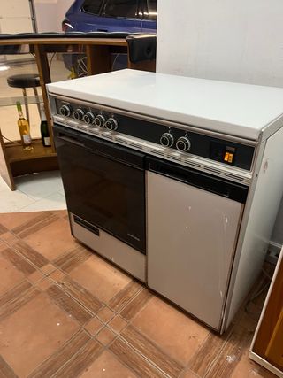 Cocina Gas y Eléctrica Blanca