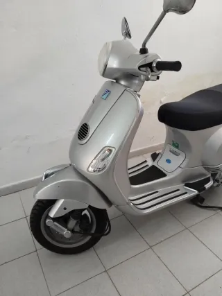 Vespa Lx 125 Plata