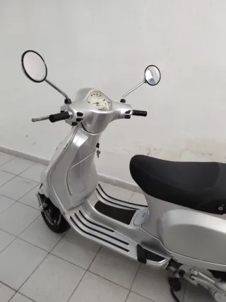Vespa Lx 125 Plata