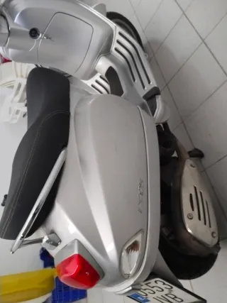 Vespa Lx 125 Plata