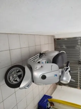 Vespa Lx 125 Plata