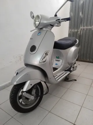 Vespa Lx 125 Plata