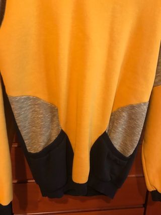 Felpa unisex con cappuccio e tasche