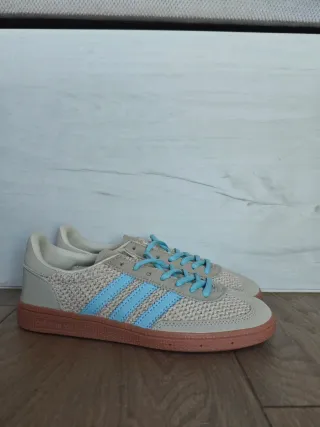 Zapatillas Adidas Beige y Celeste