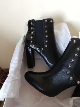 Botines Guess Tachuelas Talla 39 Nuevos SIN ESTREN