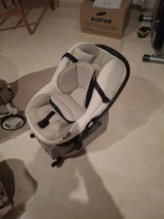 Carro de bebé y silla de paseo