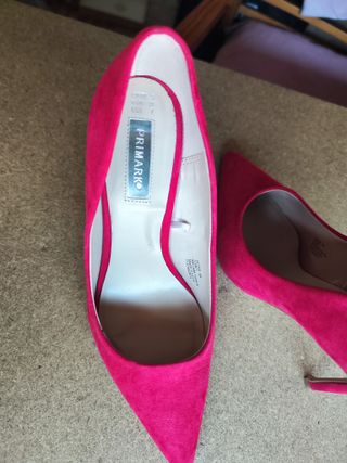 Zapatos de tacón rosa fucsia