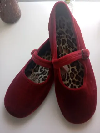 Manoletinas rojas con estampado animal