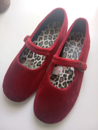 Manoletinas rojas con estampado animal