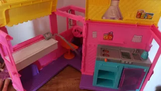 Camión de Comida Barbie con Muñecas