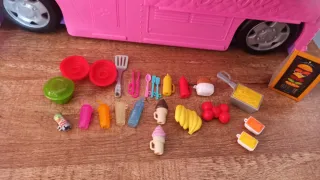 Camión de Comida Barbie con Muñecas