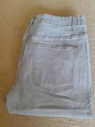 Pantalón vaquero elástico gris