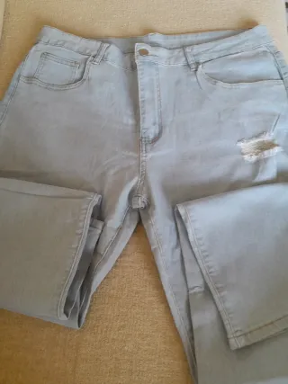 Pantalón vaquero elástico gris