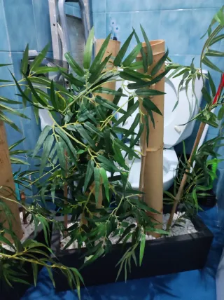 Fioriera in bambù e pietra nera