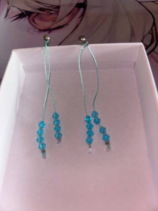 Pendientes hechos a mano con cuentas azules