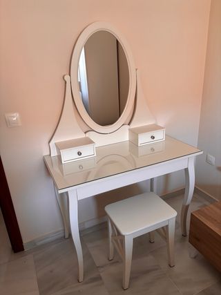 Tocador con taburete