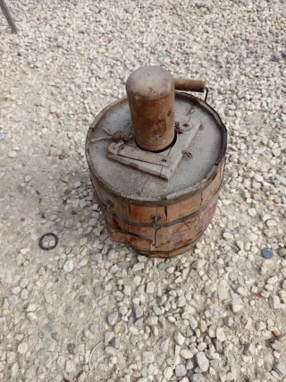 Damajuana o barril antiguo