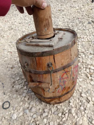 Damajuana o barril antiguo