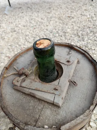 Damajuana o barril antiguo