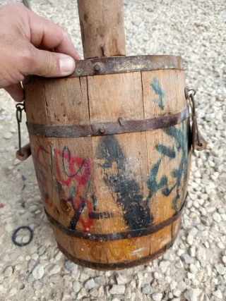 Damajuana o barril antiguo