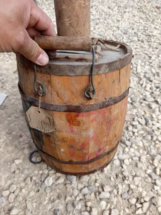 Damajuana o barril antiguo