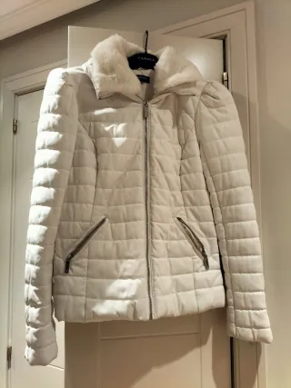 Cazadora acolchada blanca