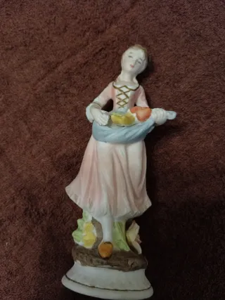 Statuetta Capodimonte h. 17/18 cm