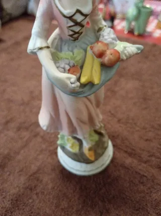 Statuetta Capodimonte h. 17/18 cm