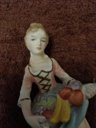 Statuetta Capodimonte h. 17/18 cm