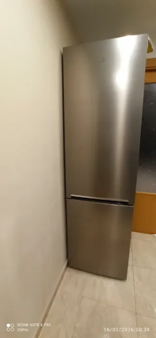 Nevera Acero Inoxidable. Beko. Falta gas.