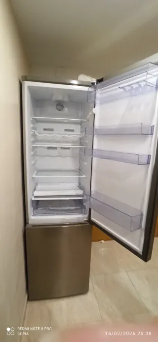 Nevera Acero Inoxidable. Beko. Falta gas.