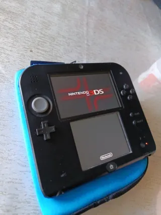 Nintendo 2DS Negra con Funda y Cargador + (SD)