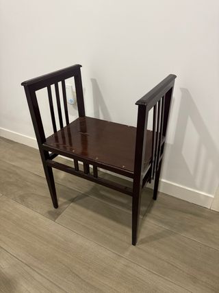 Taburete antiguo de madera