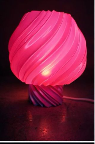 Lámpara de mesa moderna espiral