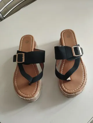 Sandalias cuña negras y marrón talla 37